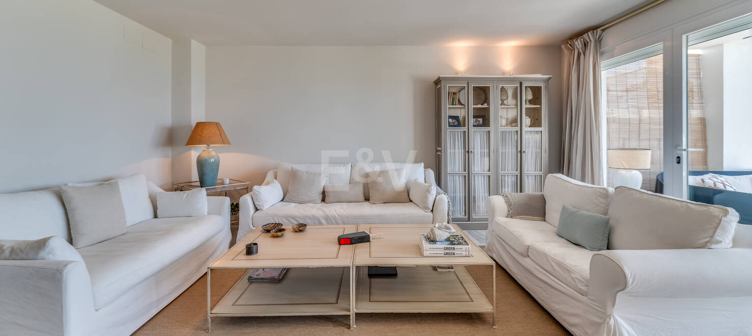 Las Chapas Beach Townhouse with Direct Access to the Sea