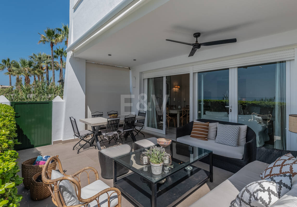 Las Chapas Beach Townhouse with Direct Access to the Sea