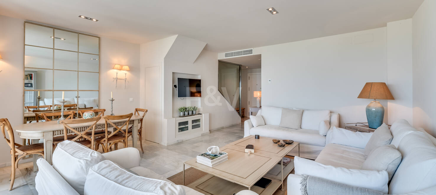 Las Chapas Beach Townhouse with Direct Access to the Sea