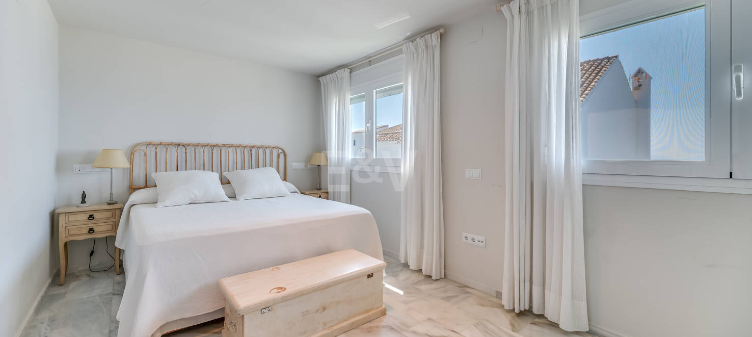 Las Chapas Beach Townhouse with Direct Access to the Sea