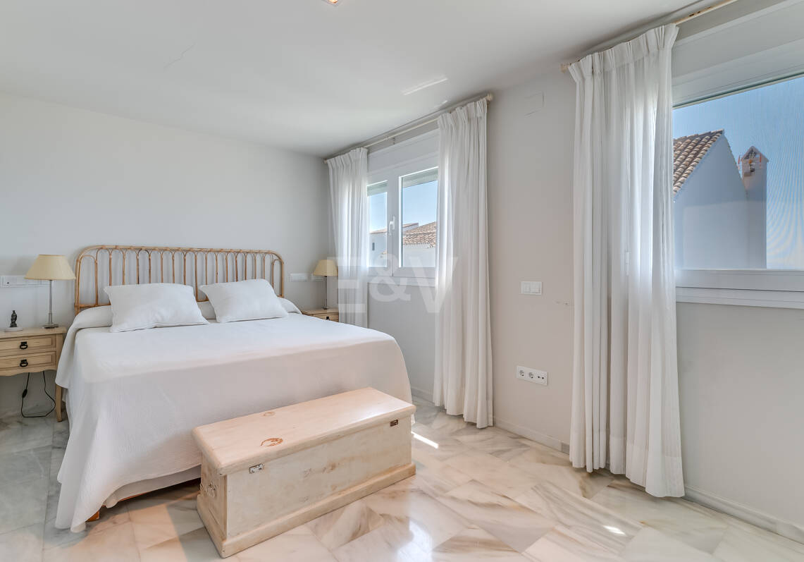 Las Chapas Beach Townhouse with Direct Access to the Sea