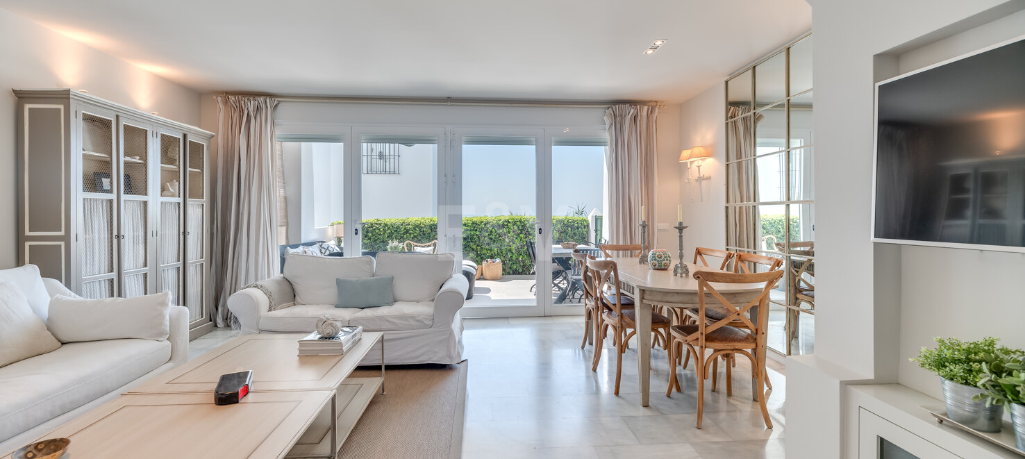 Las Chapas Beach Townhouse with Direct Access to the Sea