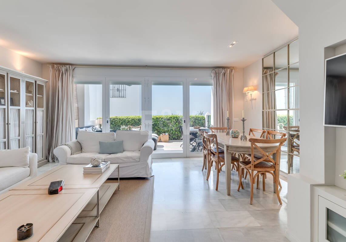 Las Chapas Beach Townhouse with Direct Access to the Sea