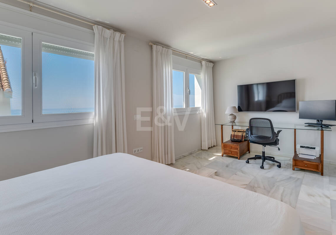 Las Chapas Beach Townhouse with Direct Access to the Sea