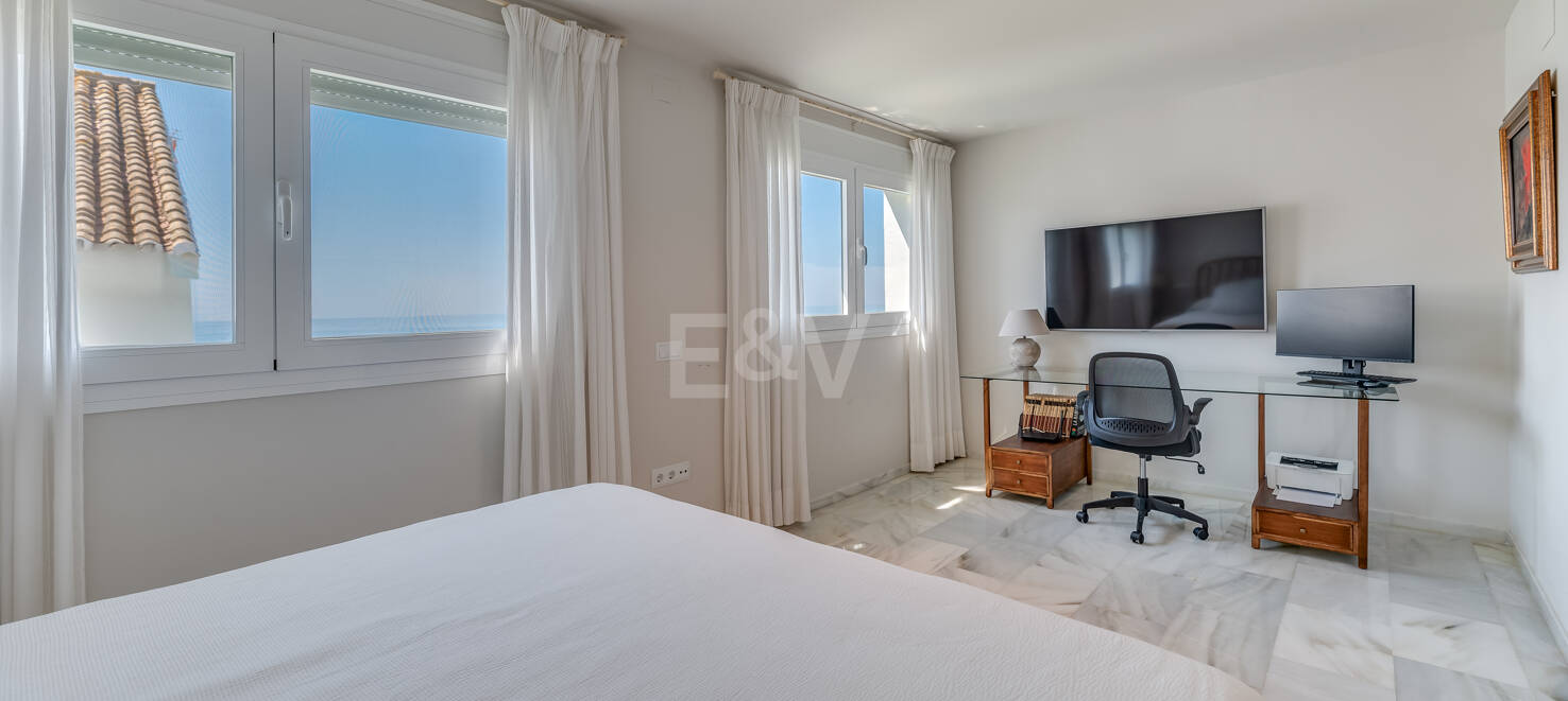 Las Chapas Beach Townhouse with Direct Access to the Sea
