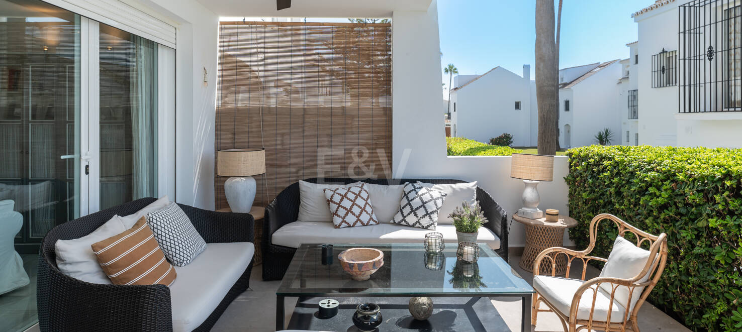Las Chapas Beach Townhouse with Direct Access to the Sea
