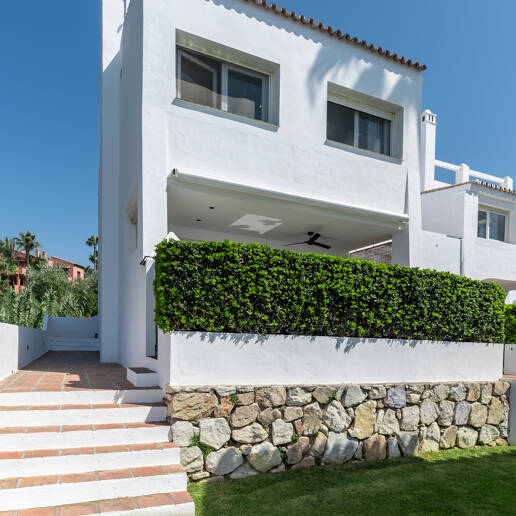 Las Chapas Beach Townhouse with Direct Access to the Sea