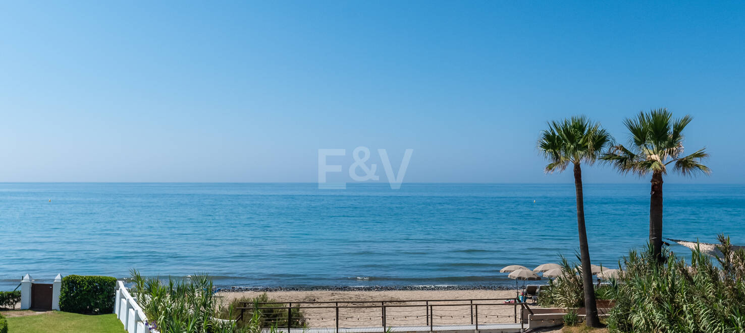 Las Chapas Beach Townhouse with Direct Access to the Sea