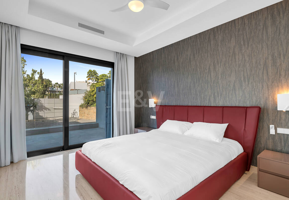 Moderne Villa mit spektakulärem Meerblick direkt am Golfplatz