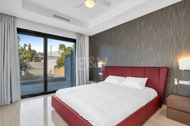 Moderne Villa mit spektakulärem Meerblick direkt am Golfplatz