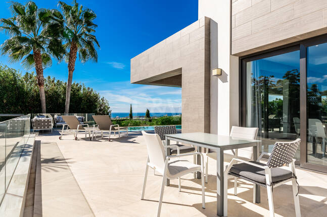 Moderne Villa mit spektakulärem Meerblick direkt am Golfplatz