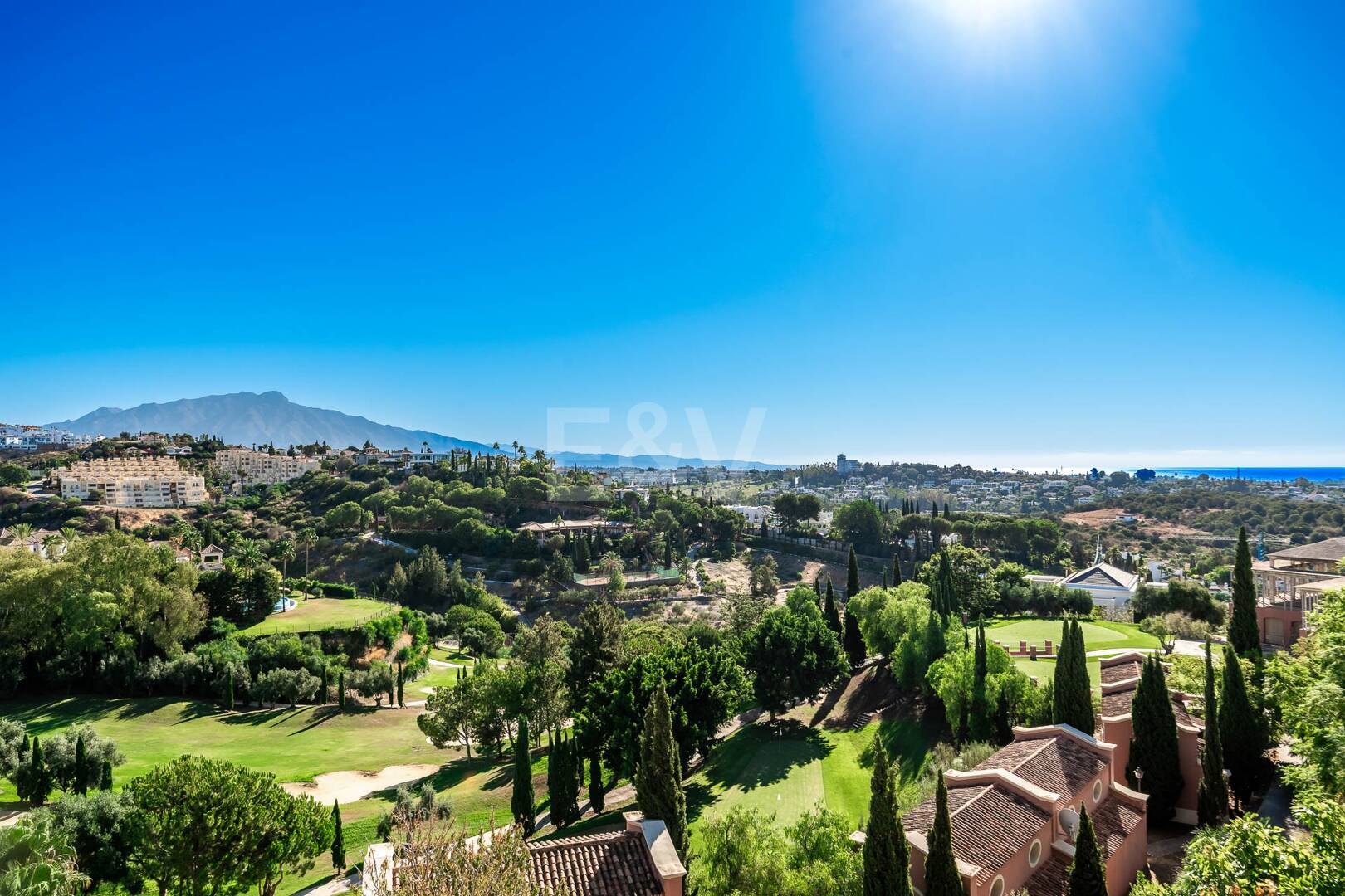 Moderne Villa mit spektakulärem Meerblick direkt am Golfplatz