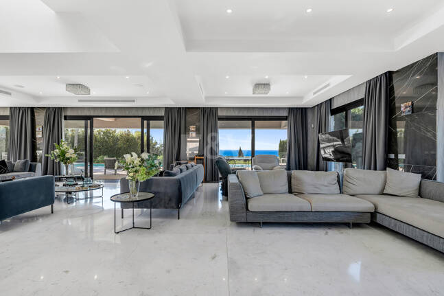 Moderne Villa mit spektakulärem Meerblick direkt am Golfplatz