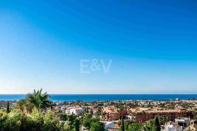 Moderne Villa mit spektakulärem Meerblick direkt am Golfplatz