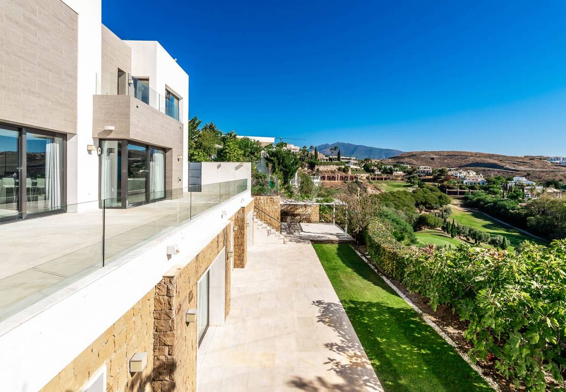 Moderne Villa mit spektakulärem Meerblick direkt am Golfplatz