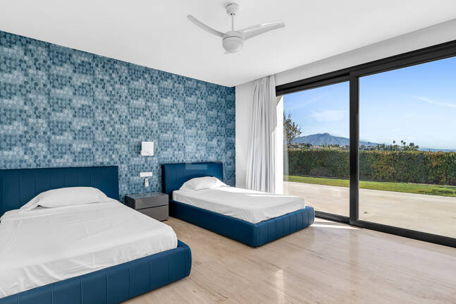 Moderne Villa mit spektakulärem Meerblick direkt am Golfplatz