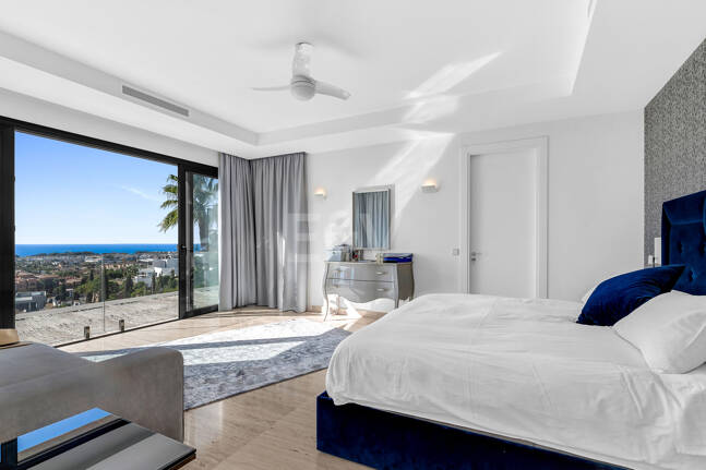 Moderne Villa mit spektakulärem Meerblick direkt am Golfplatz