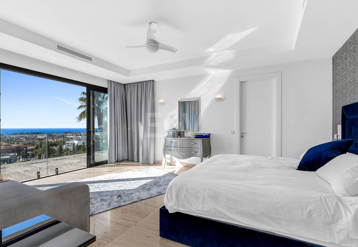 Moderne Villa mit spektakulärem Meerblick direkt am Golfplatz