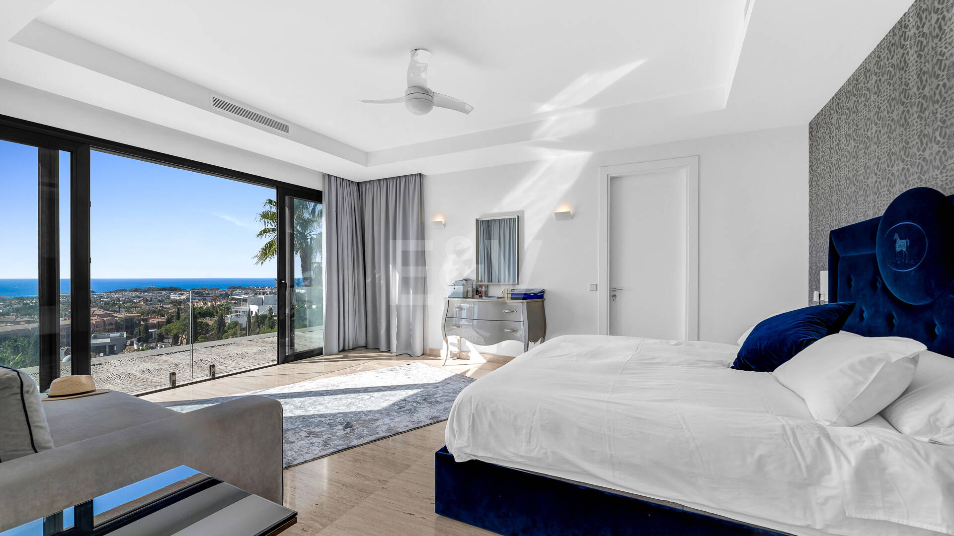 Moderne Villa mit spektakulärem Meerblick direkt am Golfplatz