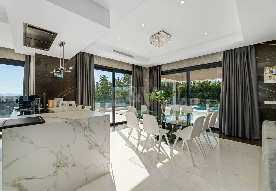 Moderne Villa mit spektakulärem Meerblick direkt am Golfplatz