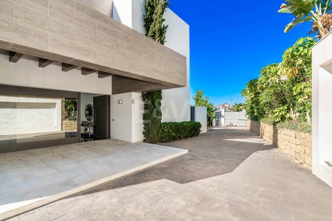 Moderne Villa mit spektakulärem Meerblick direkt am Golfplatz