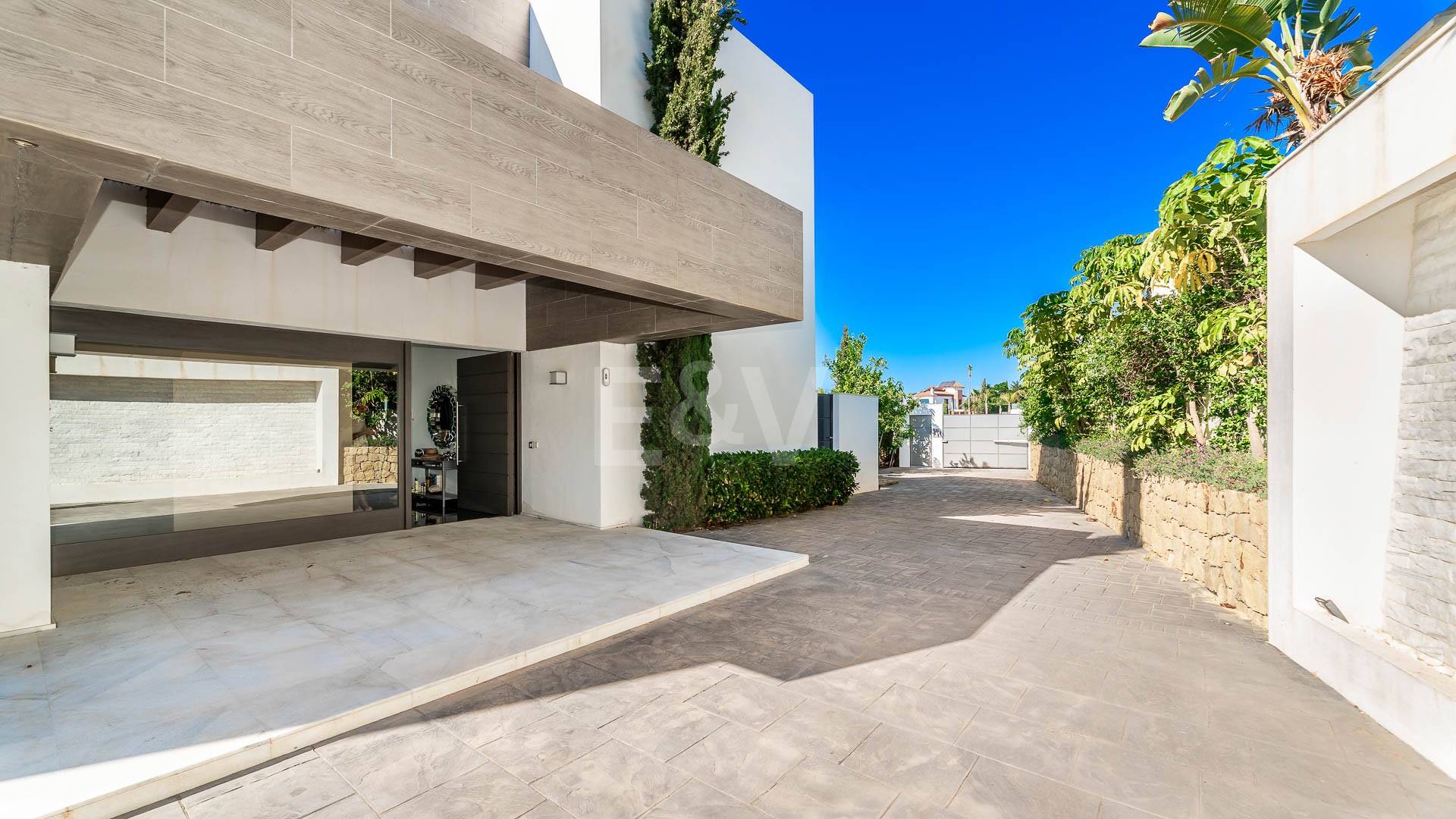 Moderne Villa mit spektakulärem Meerblick direkt am Golfplatz