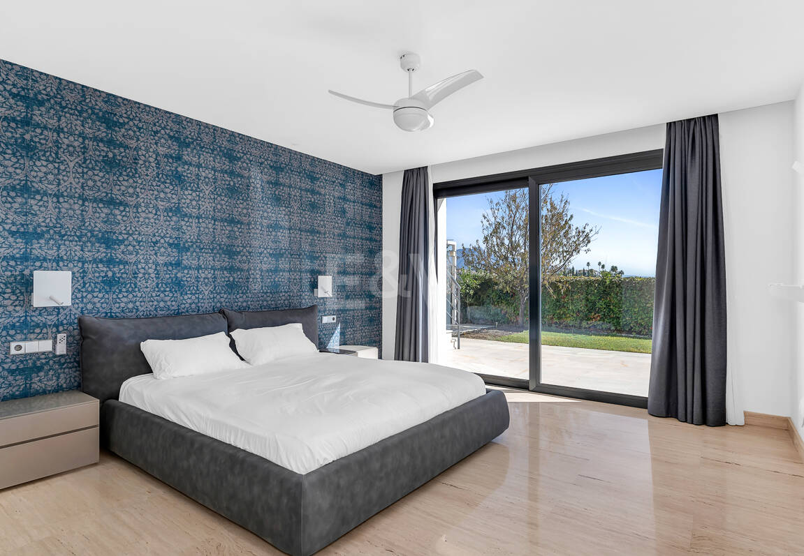 Moderne Villa mit spektakulärem Meerblick direkt am Golfplatz