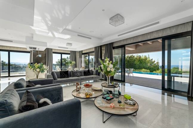 Moderne Villa mit spektakulärem Meerblick direkt am Golfplatz