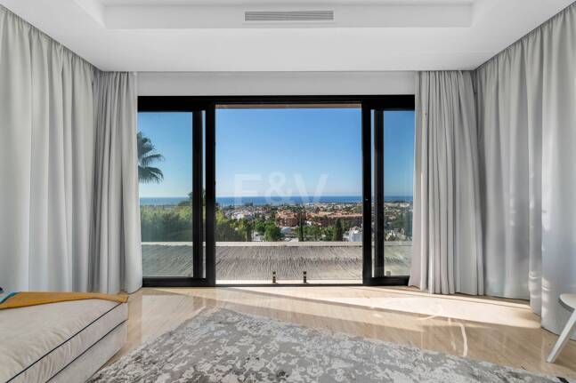 Moderne Villa mit spektakulärem Meerblick direkt am Golfplatz