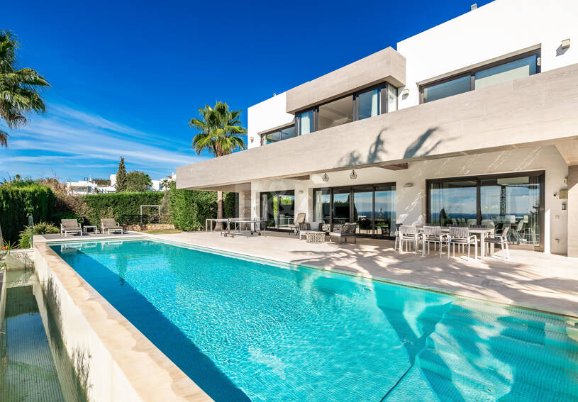 Moderne Villa mit spektakulärem Meerblick direkt am Golfplatz
