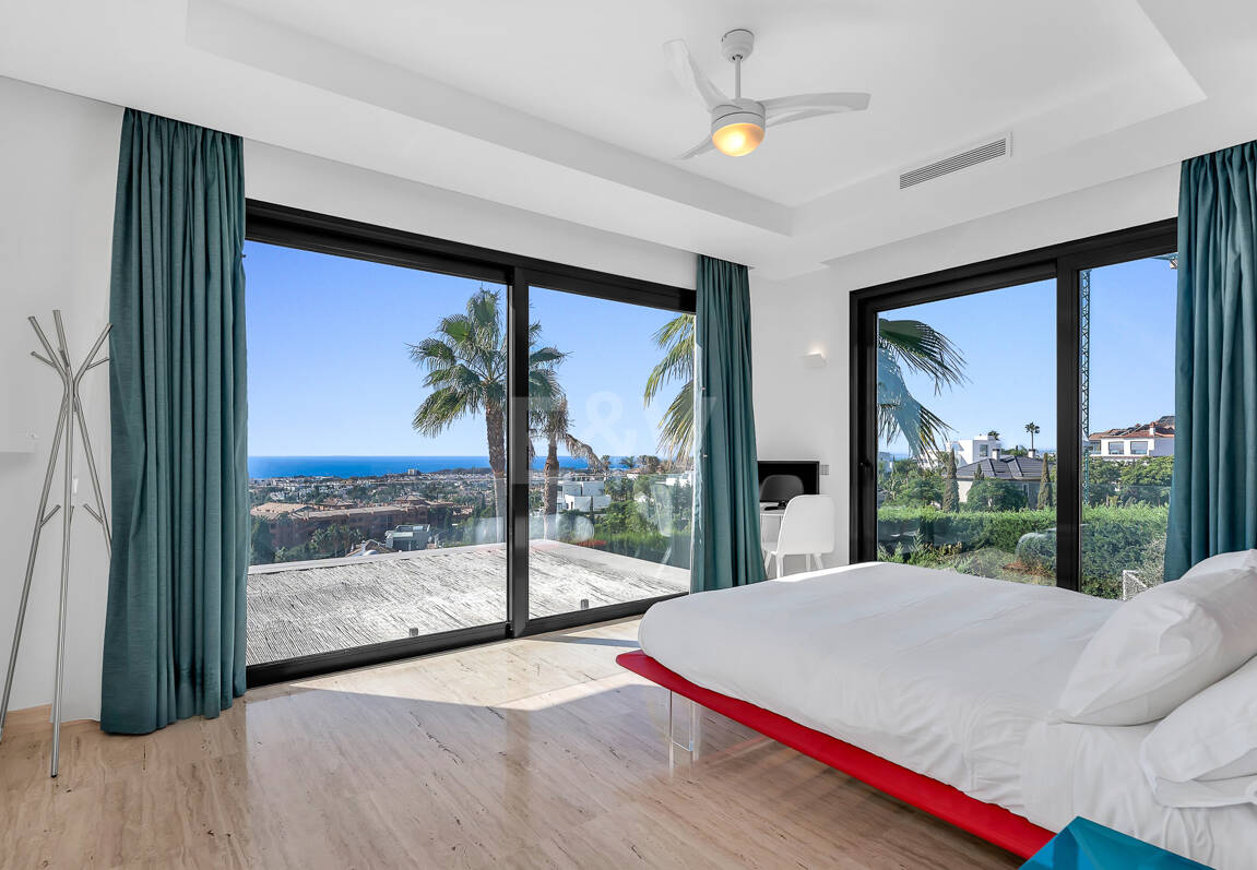 Moderne Villa mit spektakulärem Meerblick direkt am Golfplatz