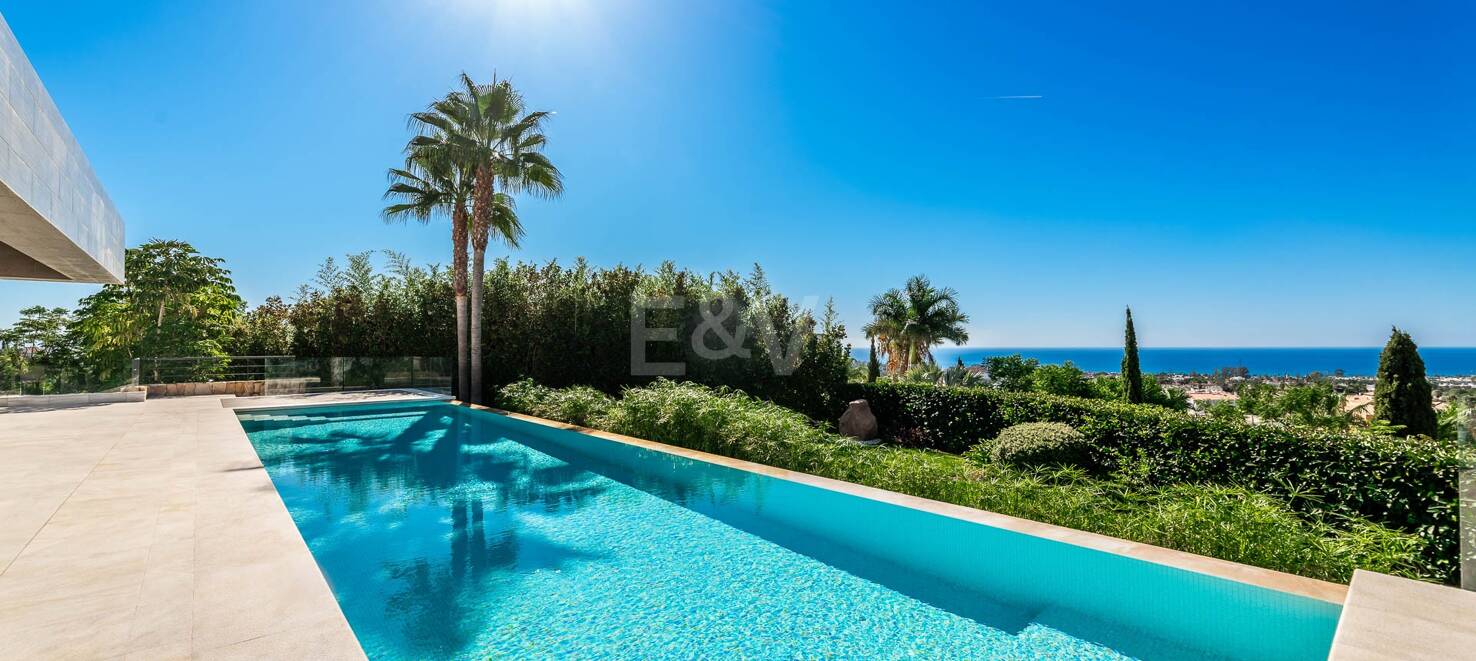 Modern Villa in Los Flamingos Golf with spectacular Sea views right on the golf course