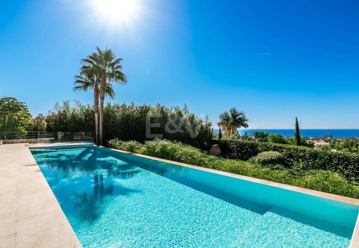 Moderne Villa mit spektakulärem Meerblick direkt am Golfplatz