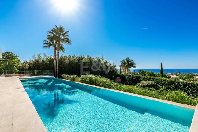 Moderne Villa mit spektakulärem Meerblick direkt am Golfplatz