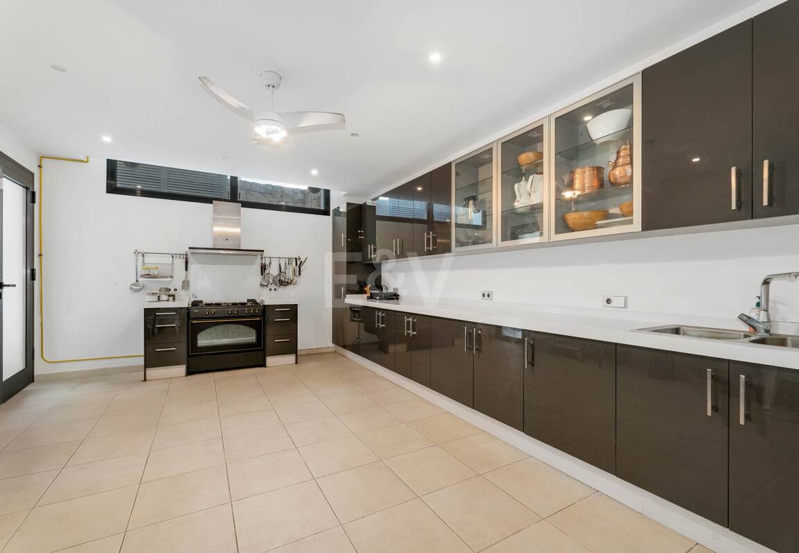 Moderne Villa mit spektakulärem Meerblick direkt am Golfplatz