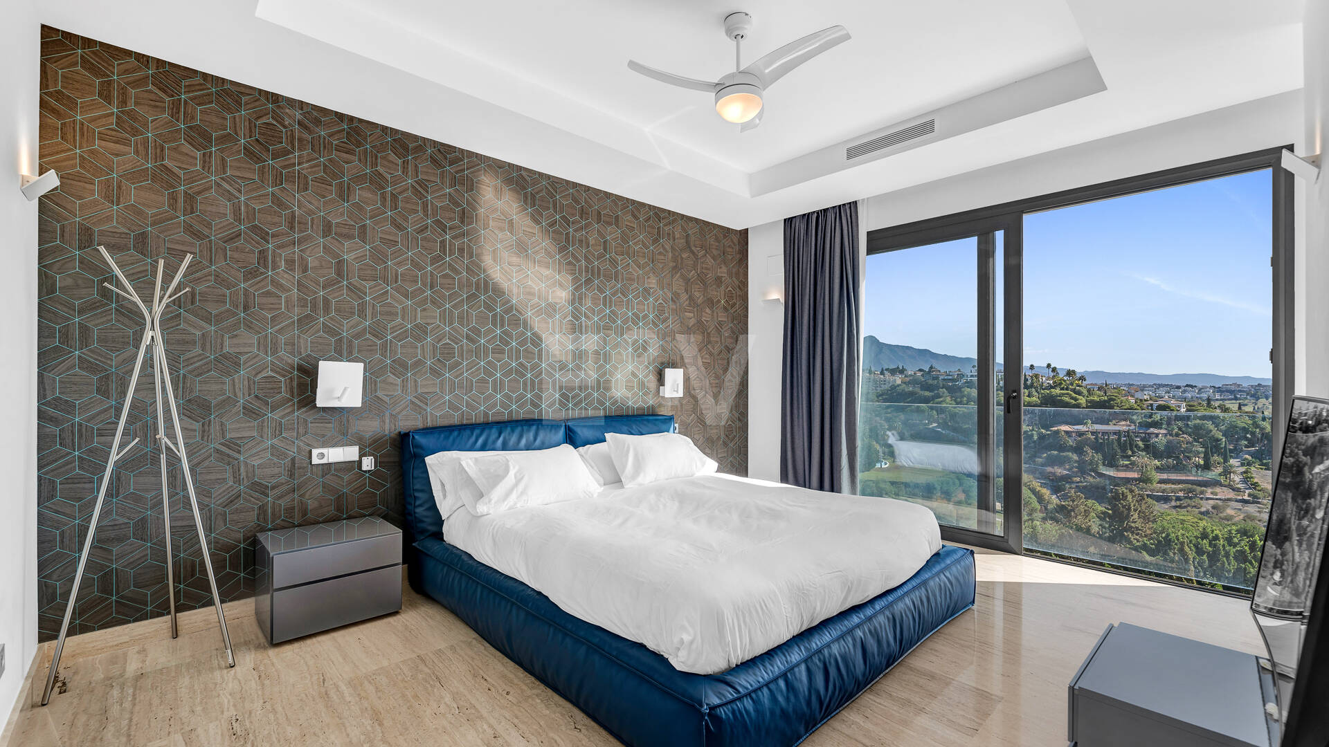 Moderne Villa mit spektakulärem Meerblick direkt am Golfplatz