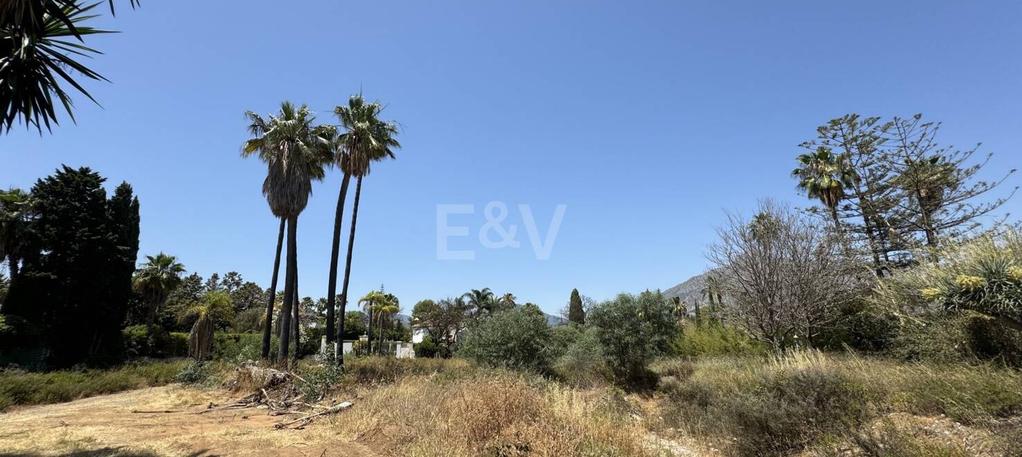 Spacious Plot in Puerto Banus with License for an Exclusive Villa