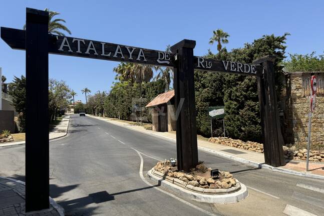 Spacieuse parcelle à Puerto Banus avec licence pour une villa exclusive