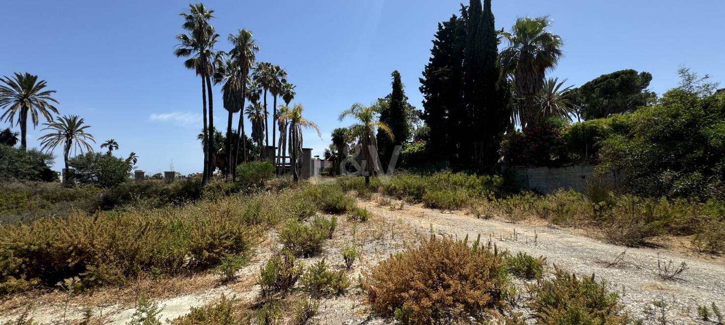 Spacious Plot in Puerto Banus with License for an Exclusive Villa
