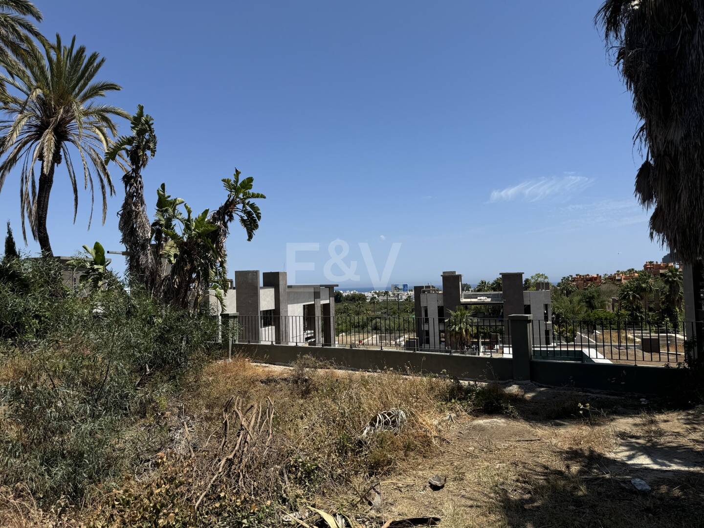 Spacieuse parcelle à Puerto Banus avec licence pour une villa exclusive