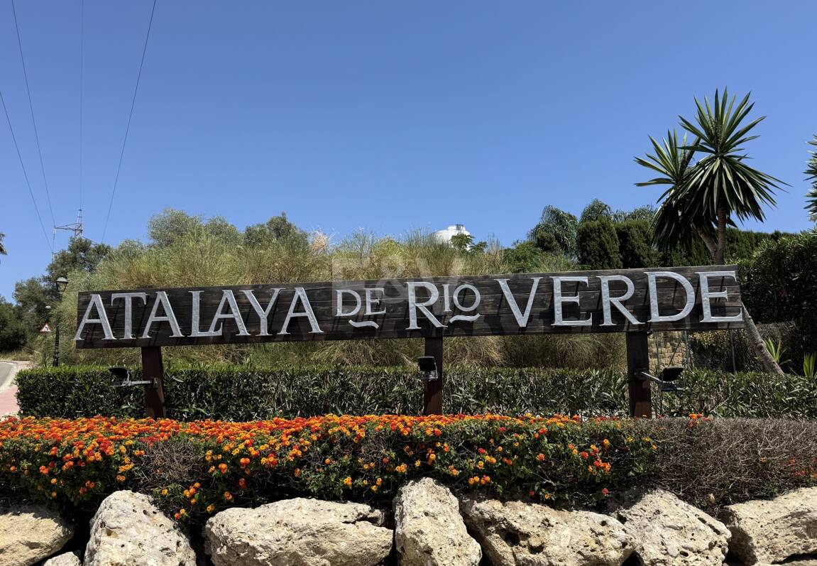 Spacieuse parcelle à Puerto Banus avec licence pour une villa exclusive