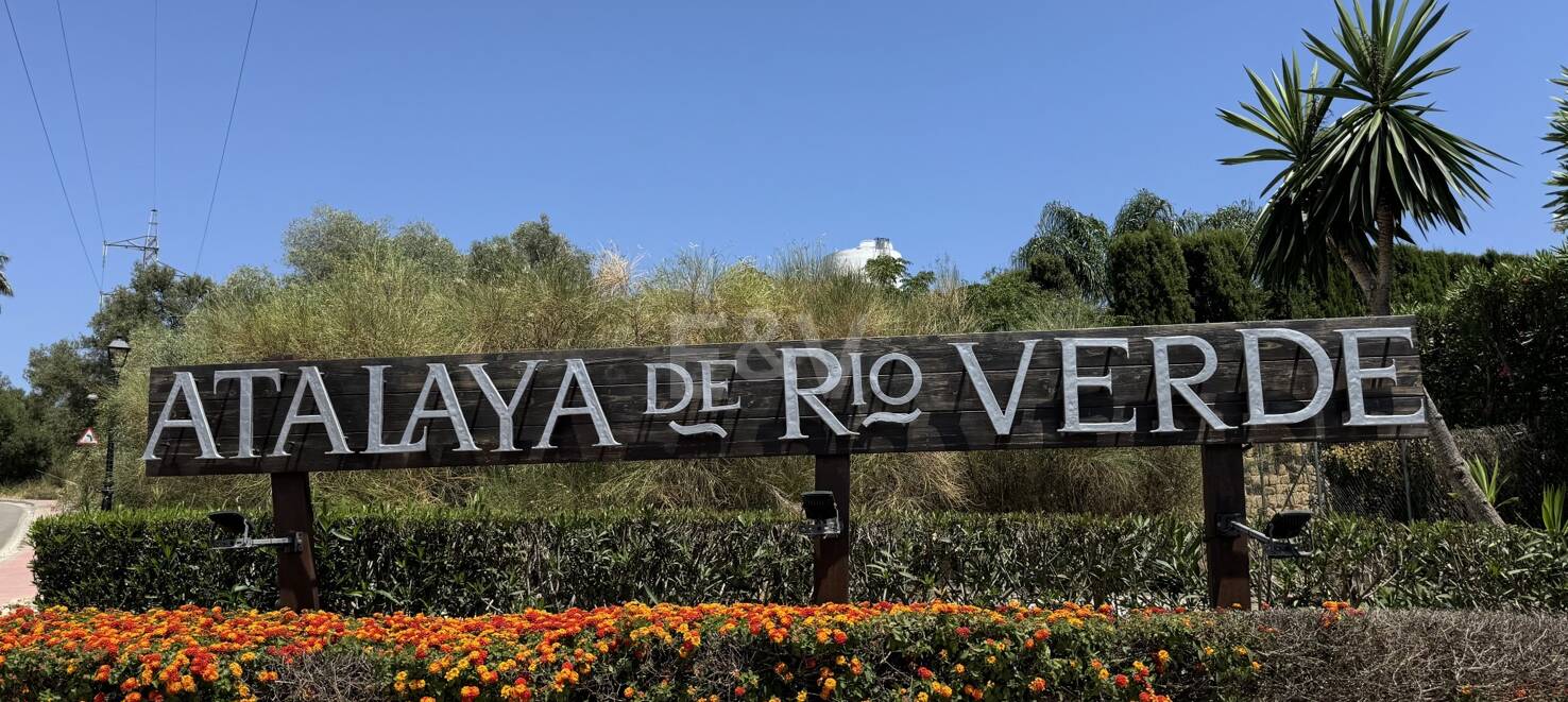 Spacious Plot in Puerto Banus with License for an Exclusive Villa