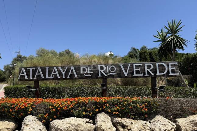 Spacieuse parcelle à Puerto Banus avec licence pour une villa exclusive