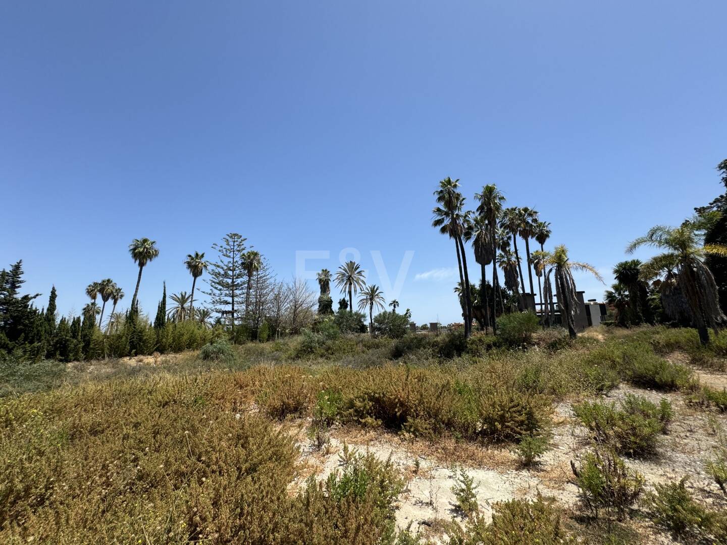 Spacieuse parcelle à Puerto Banus avec licence pour une villa exclusive