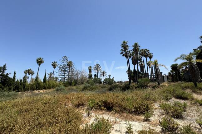 Spacieuse parcelle à Puerto Banus avec licence pour une villa exclusive