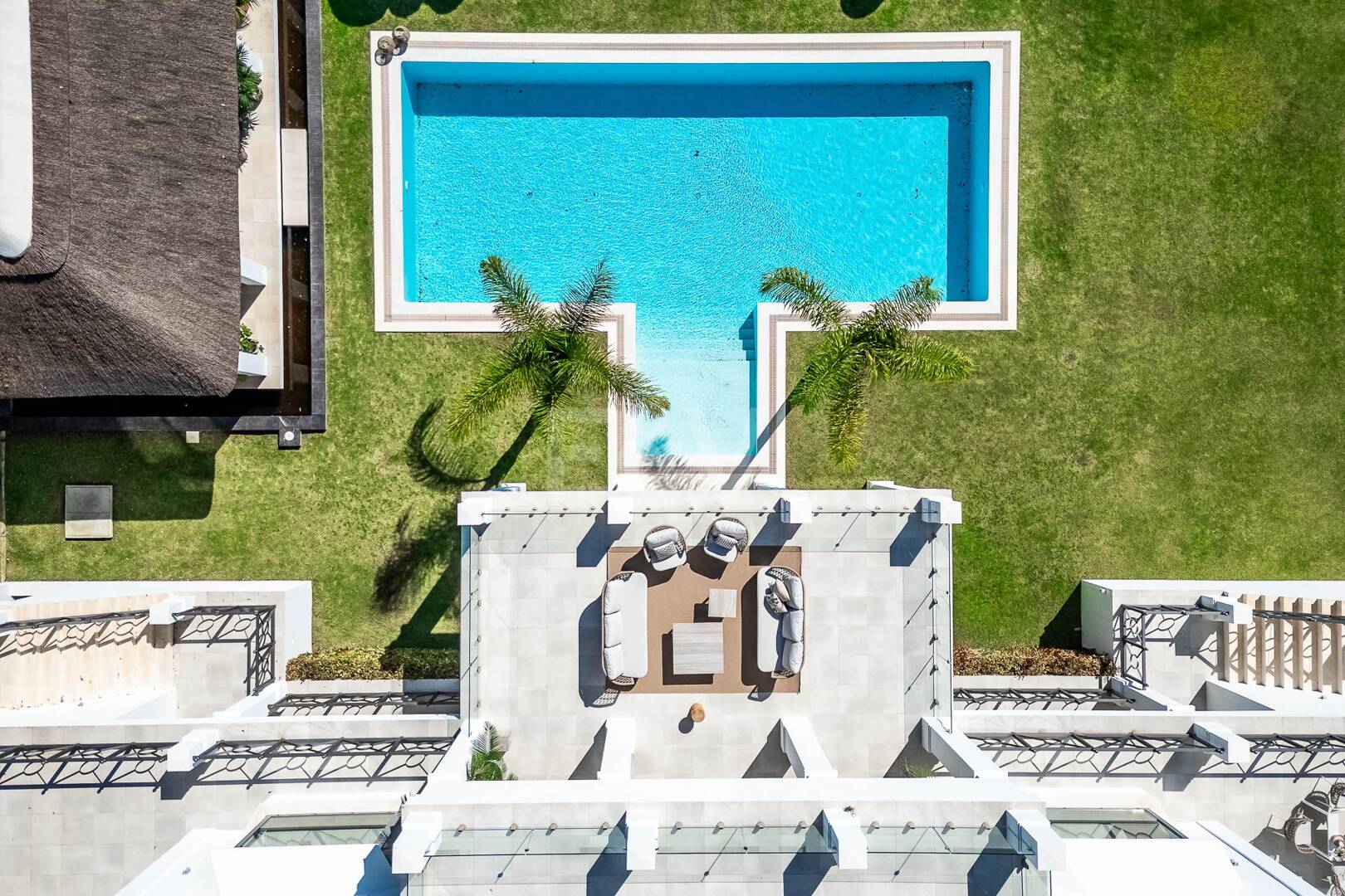 Exquisite Villa in El Madroñal with Breathtaking Sea View