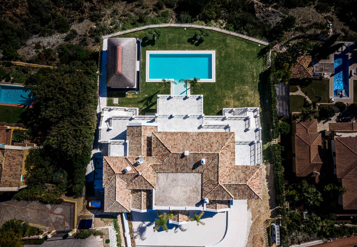 Exquisite Villa in El Madroñal with Breathtaking Sea View