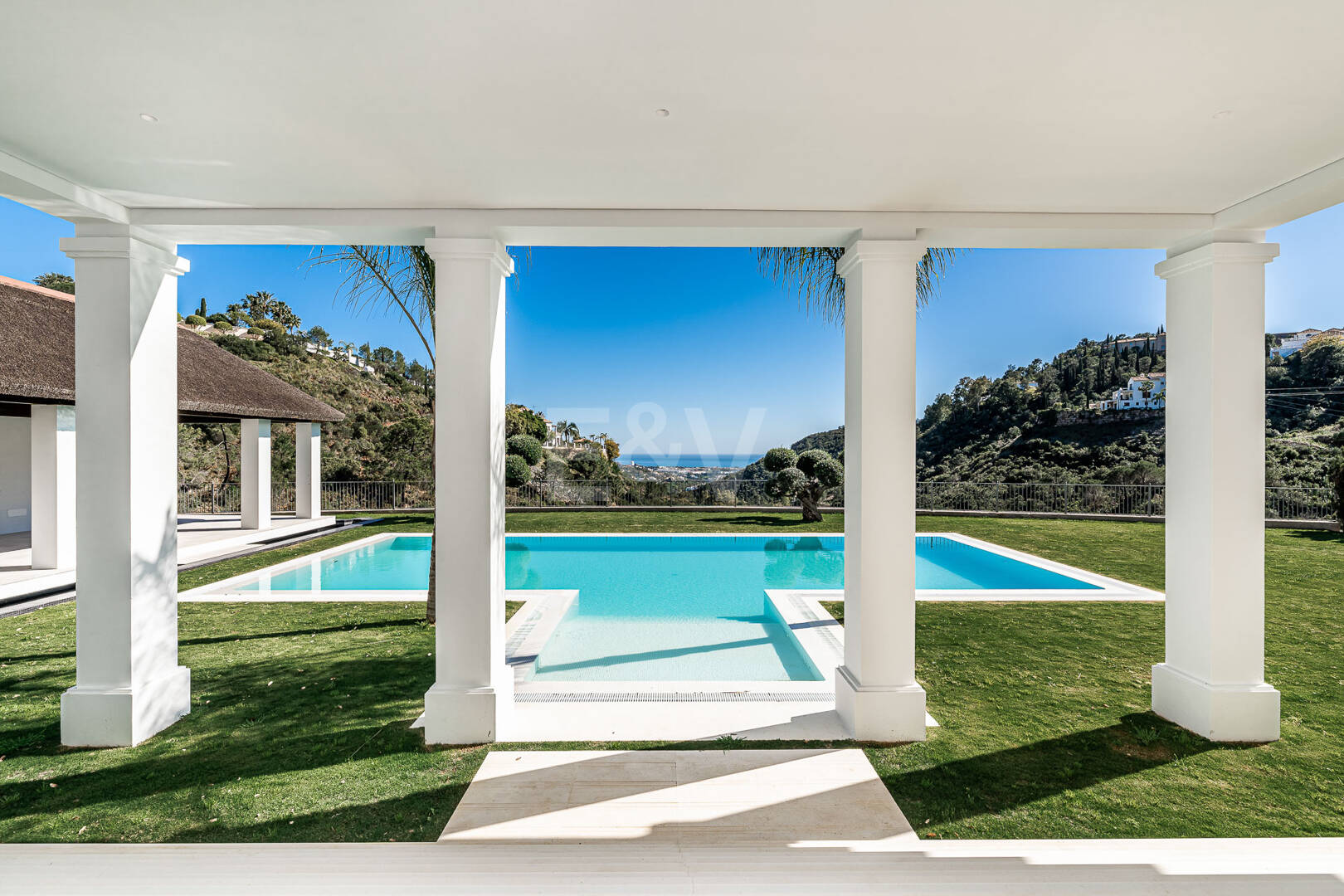 Wybitna willa w El Madroñal z widokiem na morze