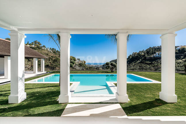 Exquisite Villa in El Madroñal with Breathtaking Sea View