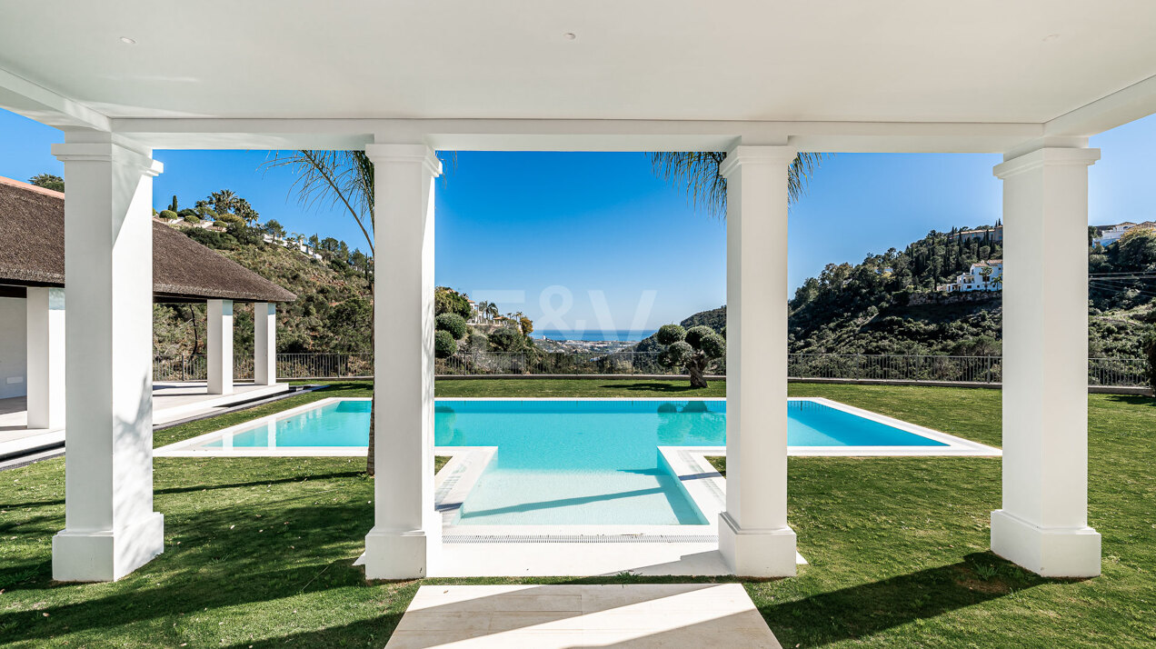 Exquisite Villa in El Madroñal mit atemberaubendem Meerblick